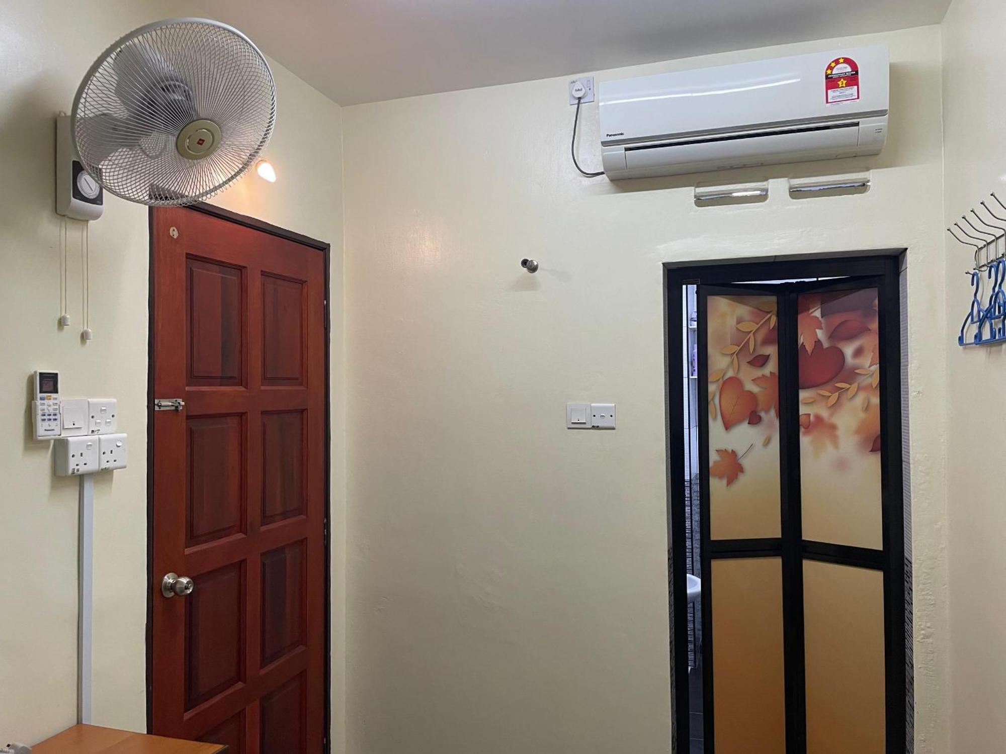 Kb Guesthouse Мерсинг Экстерьер фото